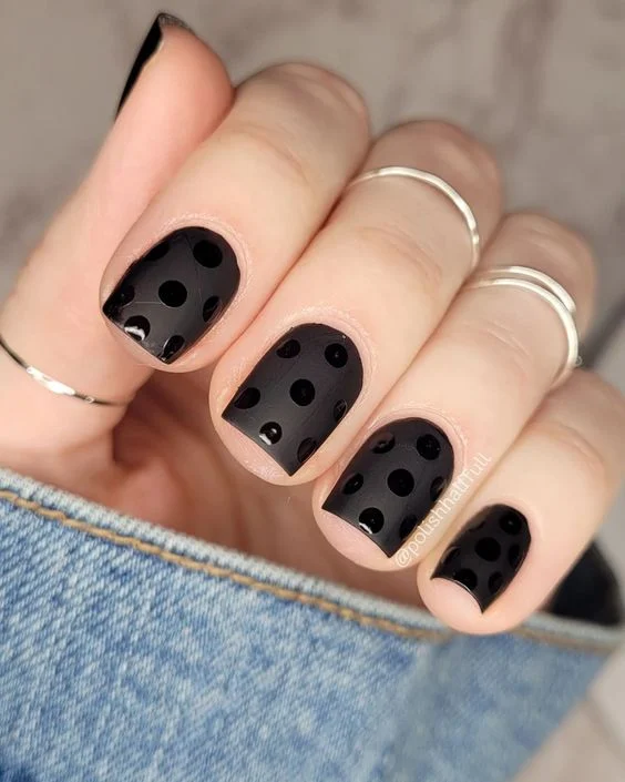 short black nail designs
