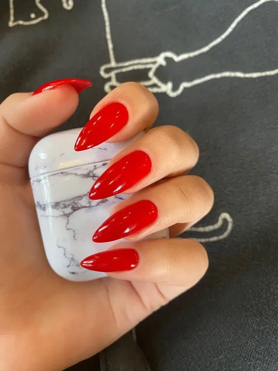  Red Nails